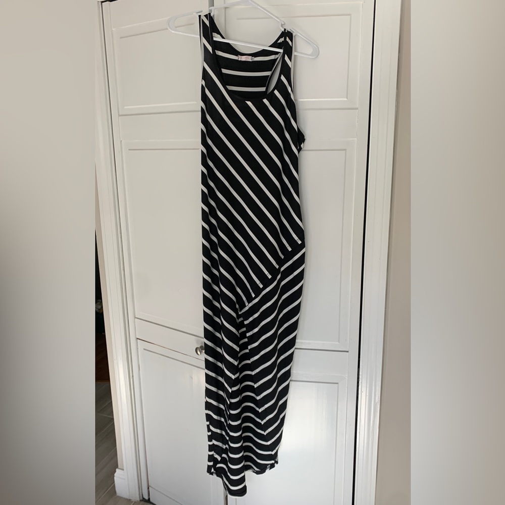 Long maxi dress with slit size xl runs small